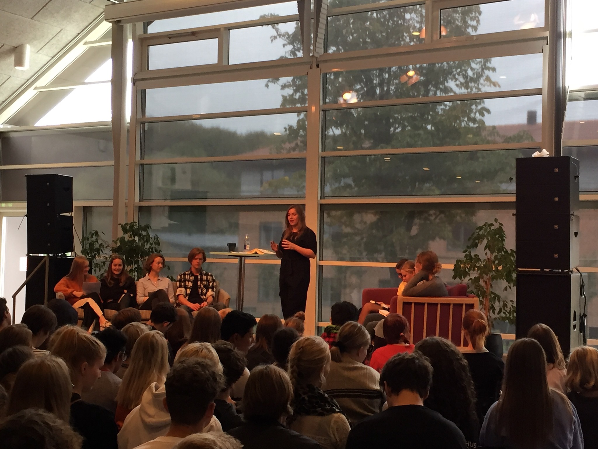 2018.10.02 Besøg af forfatter Stine Pilgaard, Lejlighedssange1