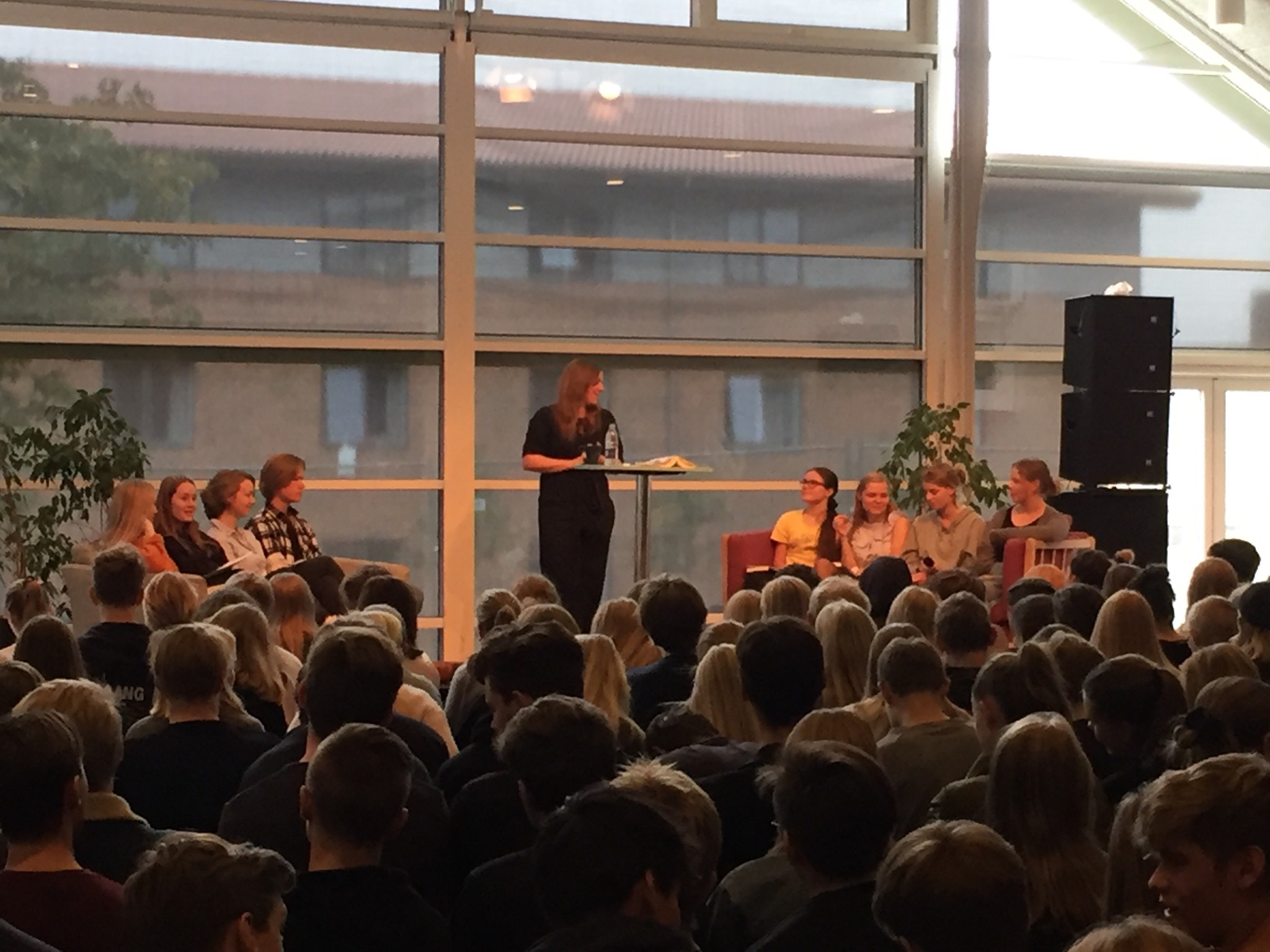 2018.10.02 Besøg af forfatter Stine Pilgaard, Lejlighedssange2