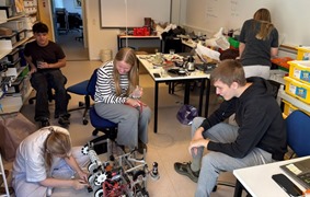 favrskov-gymnasium-elever-bygger-robot-lille-version